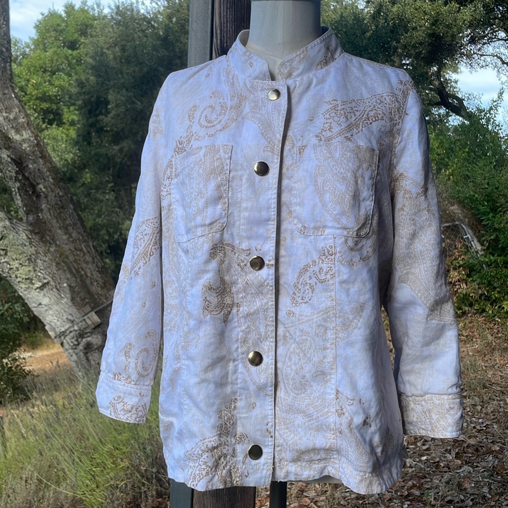Chicos reversible Nehru jacket in neutral 100% linen with gold tone & paisley